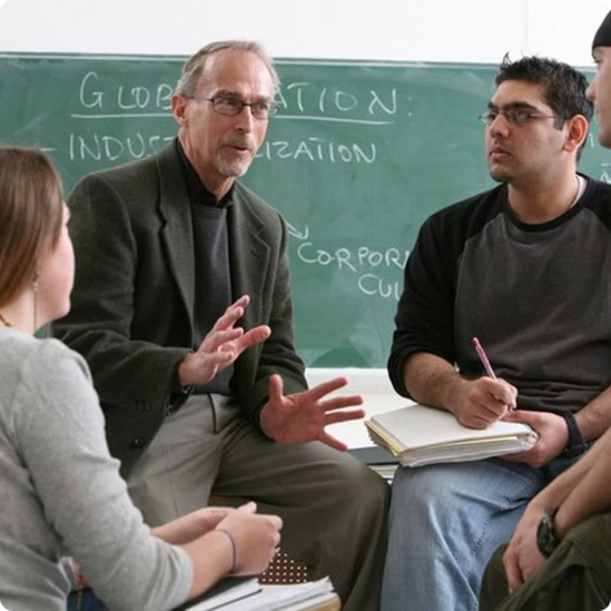 Instituciones de educación superior que aportan producción de conocimiento, vínculo con estudiantes y docentes, y colaboración en investigaciones o proyectos formativos vinculados al desarrollo sostenible.